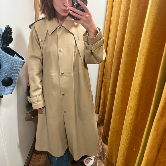 Burberry leather trench coat in cream color ❤️
